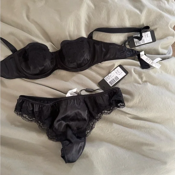 Dolce & Gabbana Black Lace Bra Set - Picture 2 of 7